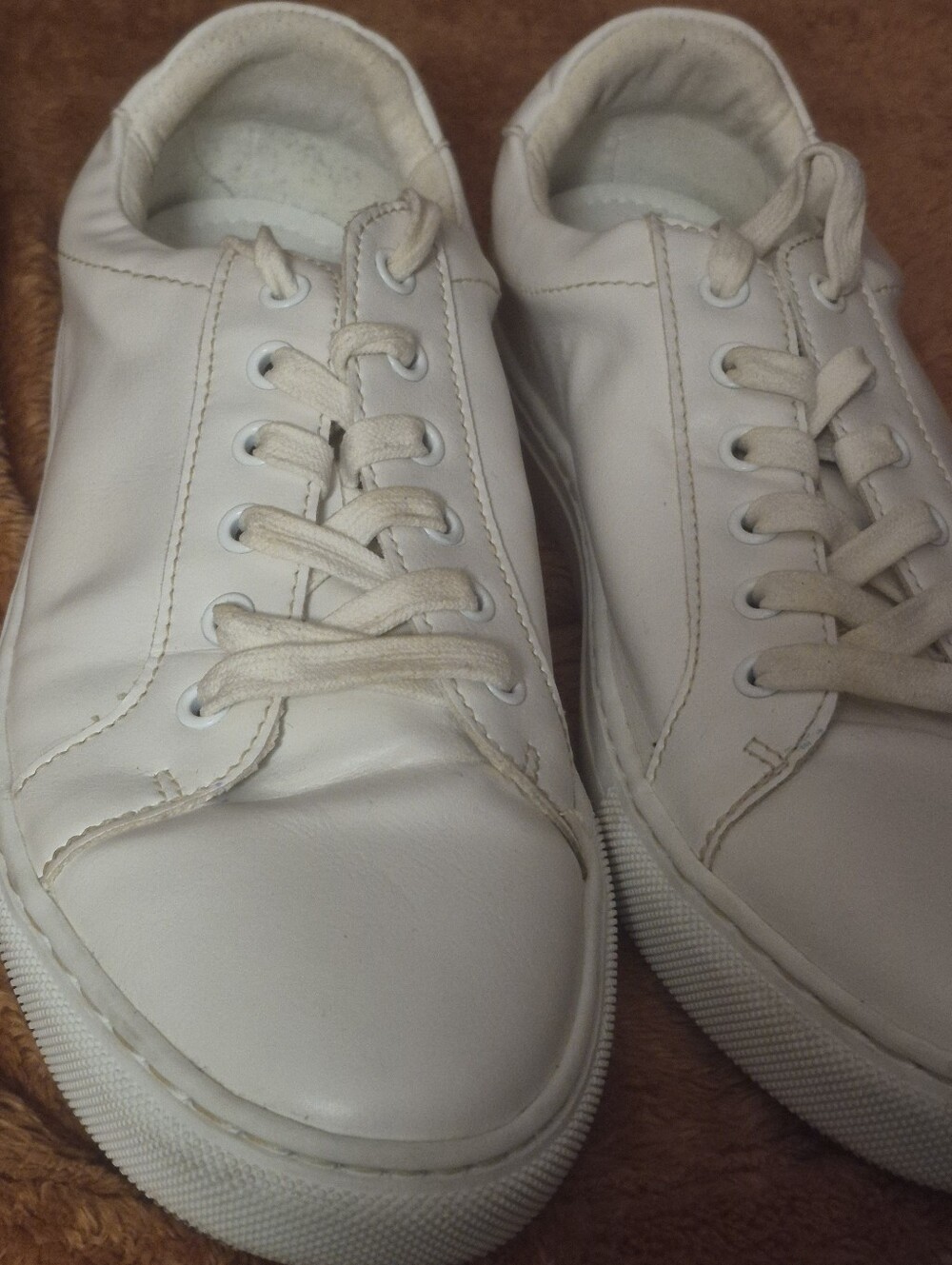 Banana Republic Mens 9.5 "Vegan Leather Sneakers" White Leather Low-Top Sneakers